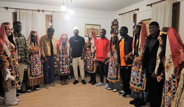 Afrikalı öğrenciler Yozgat’ta halay çekti, türküler söyledi