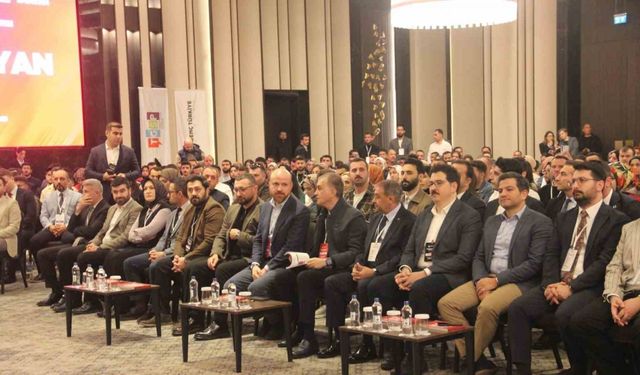 AK Parti Sözcüsü Ömer Çelik ve Bilal Erdoğan Şanlıurfa’da gençlerle buluştu