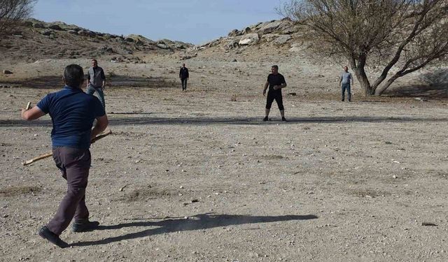 Aksaray’da geleneksel "çelik çomak" oyunu yaşatılmaya devam ediyor