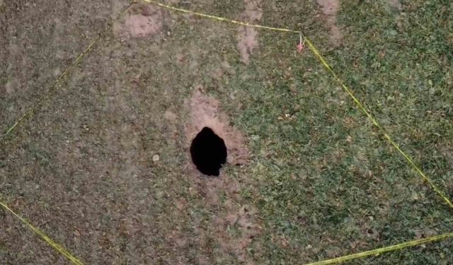 Aksaray’da pancar tarlasında obruk oluştu