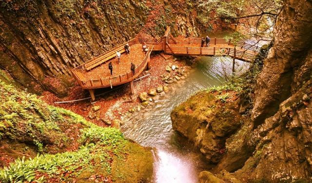 Aktaş şelalesinin doğal güzelliği paylaşıldı