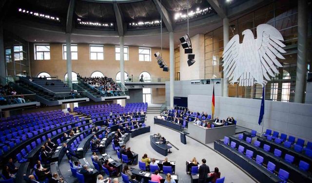 Alman Meclisinde şüpheli USB alarmı