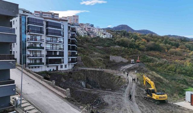 Amasra’da inşaat alanında yaşanan göçüğün ardından 24 dairede yaşayan 70 kişi tahliye edildi