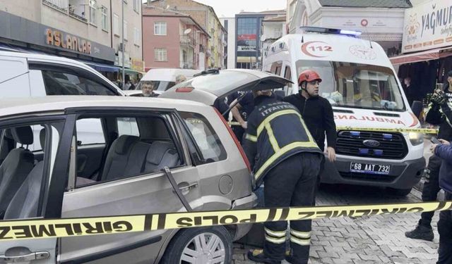 Araçtaki piknik tüpü bomba gibi patladı: 1 yaralı