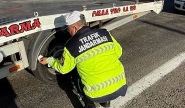 Ardahan’da jandarmadan ‘zorunlu kış lastiği’ denetimi
