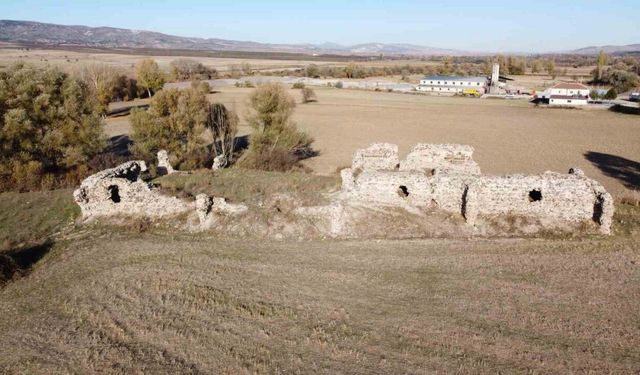Asırlara meydan okuyan han, restore edilmeyi bekliyor