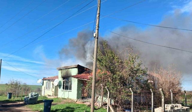 Babaeski’de tek katlı evde yangın