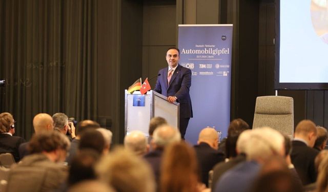 Bakan Kacır: "Alman firmalarını Türkiye’nin sunduğu güçlü yatırım zeminene davet ediyoruz"