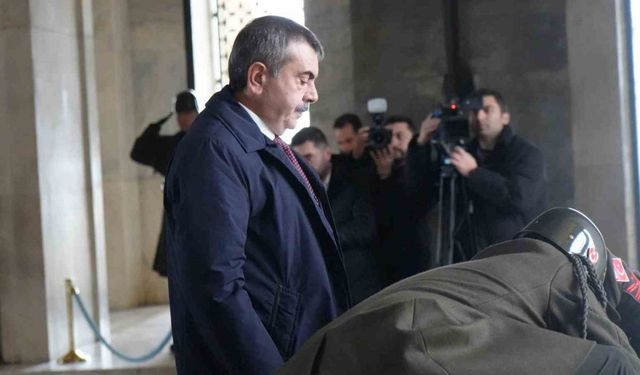 Bakan Tekin: "Dünya çok hızlı değişiyor, insan değişiyor, biz de bu değişimi anlamlandırmakla mükellef olan bir mesleğin mensuplarıyız"