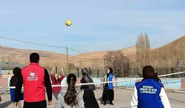 Bayburt Gençlik Merkezi Kırkpınar köyünde öğrencilerle bir araya geldi