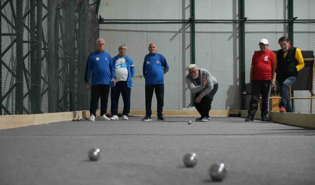 Bayburt’ta renkli görüntülere sahne olan bocce final müsabakası dostluk içinde tamamlandı