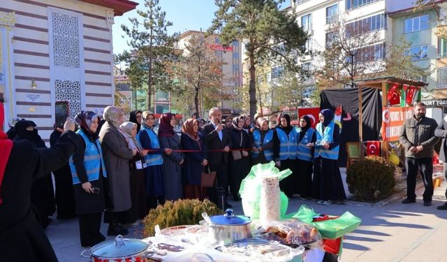 Bayburt’un farklı noktalarında Filistin yararına hayır çarşıları kuruldu