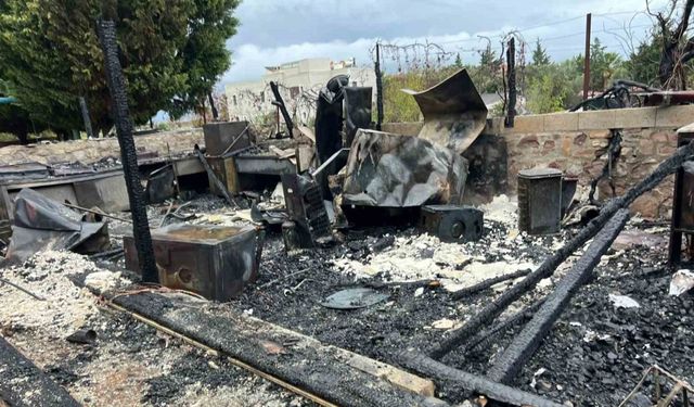 Bozcaada’da çıkan yangında otel kullanılamaz hale geldi