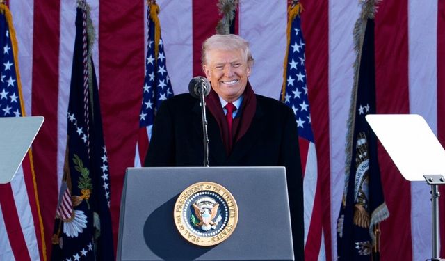 Demokratlar, cinsel istismar suçlusu Epstein’in Trump’a ilişkin e-postalarını yayımladı