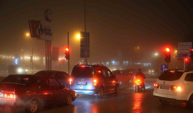 Denizli’de yoğun sis yaşamı zorlaştırdı