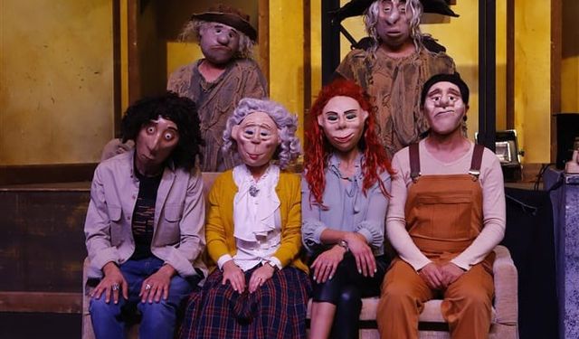 Devlet Tiyatrosu Sersemler Evi oyunuyla Kars’ta