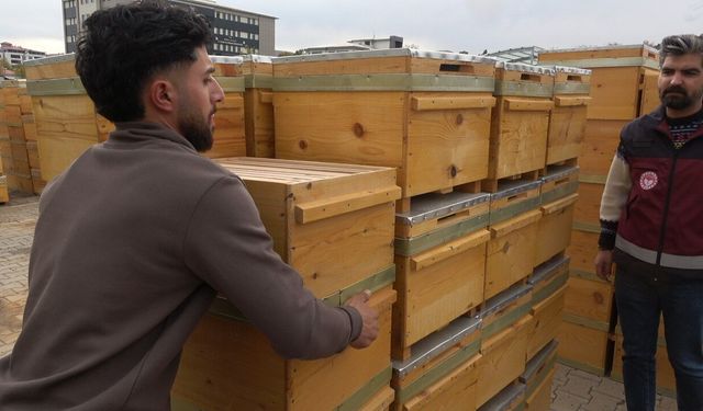 Doğunun en çok bal üretilen ikinci ili olan Bingöl’de arıcılara 435 organik kovan dağıtıldı