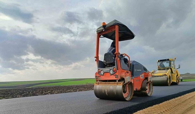 Edirne’de köy yolları modern asfaltla yenileniyor