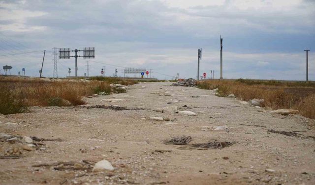 Edirne’de yol çilesi bitmiyor: Bozuk yol araçlara zarar veriyor