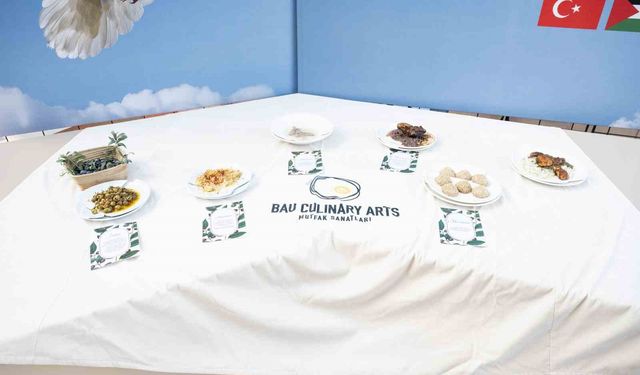 Filistin’le dayanışmada yemekler kırık tabaklarda sergilendi