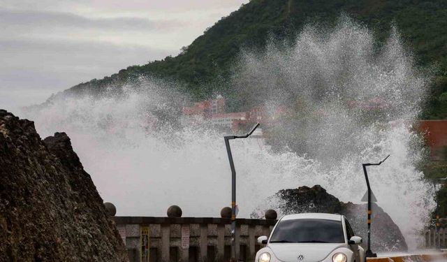 Fung-wong Süper Tayfunu Tayvan’a yaklaşıyor:  3 binden fazla kişi tahliye edildi