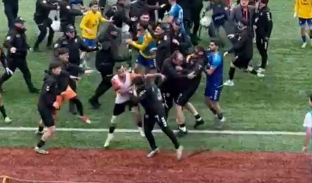 Rize maçında saha ringe döndü, 24 kırmızı kart çıktı