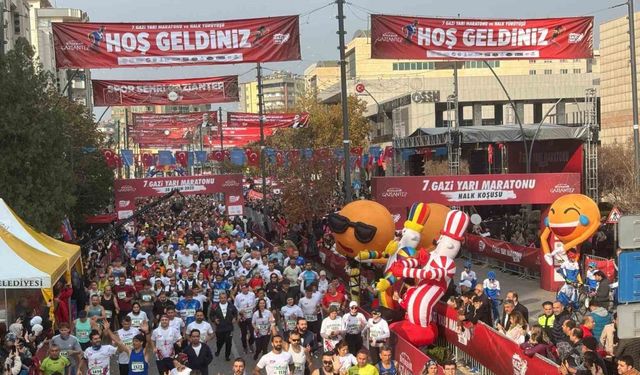 Gaziantep’te 7. Gazi Yarı Maratonu bin 498 sporcunun katılımıyla başladı