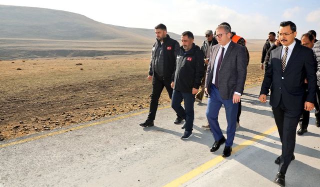 Geçit köyü beton yola kavuştu