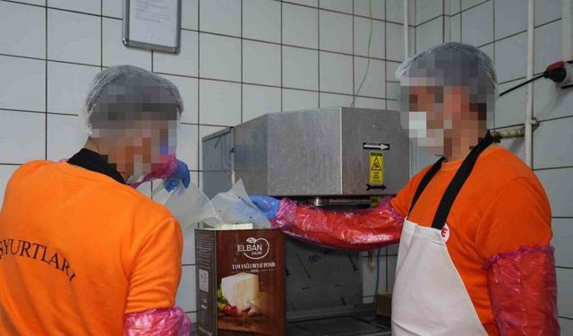 Hükümlüler hem meslek ediniyor hem üreterek ekonomiye katkı sağlıyor: Ayda 300 ton süt işleniyor