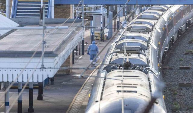 İngiltere polisi: "Tren saldırısı terör eylemi değil, gözaltına alınanlar İngiliz"