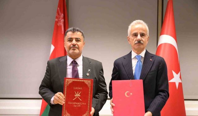 İngiltere’de Türkiye ile Umman arasında denizcilik ve ulaştırma alanında iş birliği için 2 yeni imza