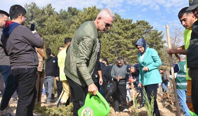 Karaman’da ‘Milli Ağaçlandırma Günü’nde 5 bin fidan toprakla buluşturuldu