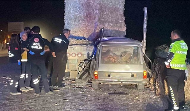 Karaman’da otomobil tıra ok gibi saplandı: Karı-koca hayatını kaybetti