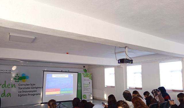 Karapınarlı gençler ‘Hüyük Tarım Kampı’na katıldı