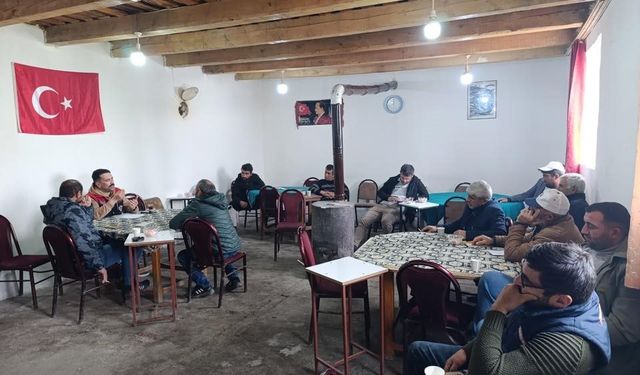 Kars’ta buzağı kayıplarının önüne geçmek için üreticilere eğitim veriliyor