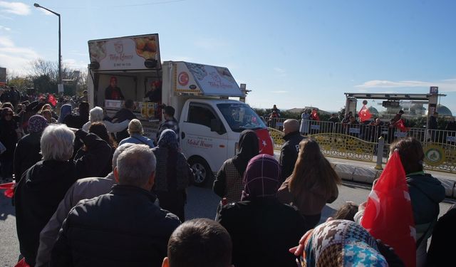 Kurtuluş gününde ‘yağ’ izdihamı: Ezilme tehlikesi geçirdiler