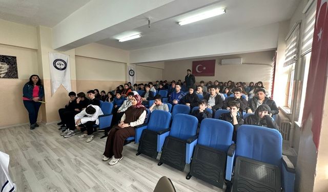 Liselilere akran zorbalığı semineri