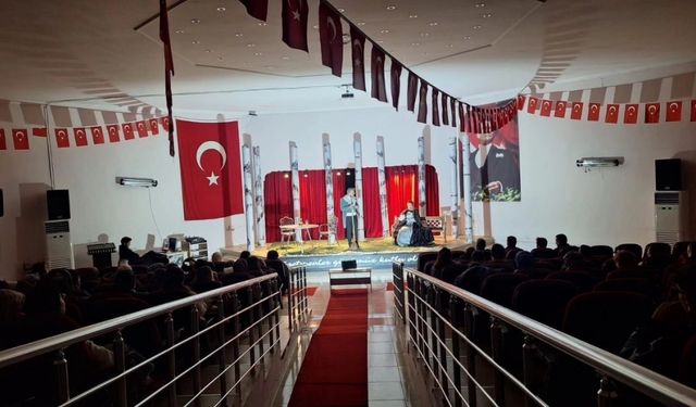 Merkezefendi Kent Tiyatrosu’nun oyunu Çavdır’da büyük beğeni topladı