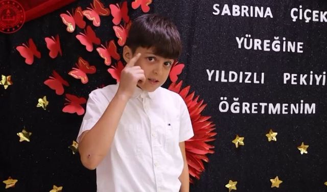 Minik öğrencilerden, öğretmenlerin kalıplaşmış terimleriyle 24 Kasım kutlaması