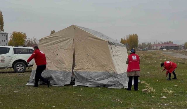 Muş’ta Kızılay ekiplerinden afet yönetimi için saha tatbikatı