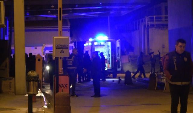 Otomobil belediyeye ait kamyona arkadan çarptı: 1’i bebek 3 yaralı