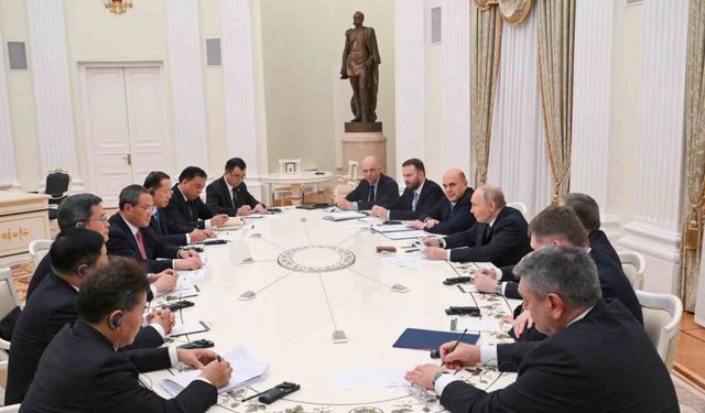 Putin, Çin Başbakanı Li ile bir araya geldi