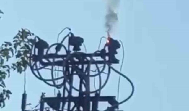 Siirt’te arıza nedeni ile elektrik direğinde yangın çıktı