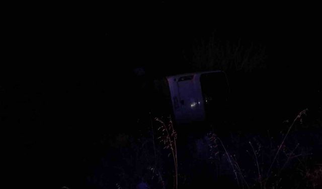 Siirt’te işçileri taşıyan otobüs devrildi: 17 yaralı