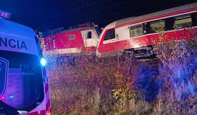 Slovakya’da meydana gelen tren kazasının bilançosu netleşmeye başladı: En az 18 yaralı