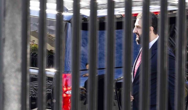 Suriye Devlet Başkanı eş-Şara, ABD Başkanı Trump ile bir araya geldi