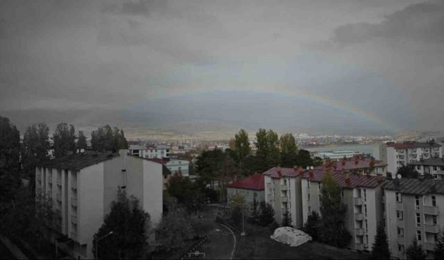 Tatvan’da yağmur sonrası gökkuşağı