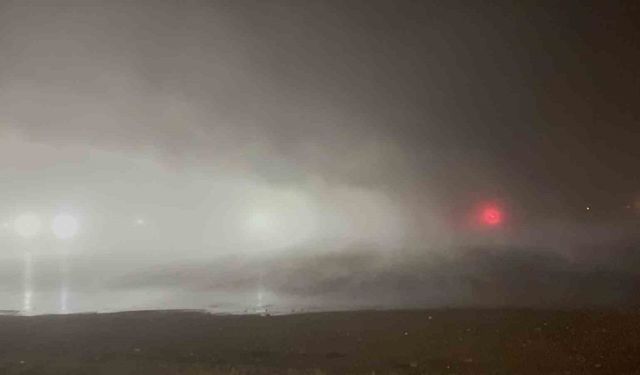 Tatvan’da yoğun sis sürücülere zor anlar yaşattı