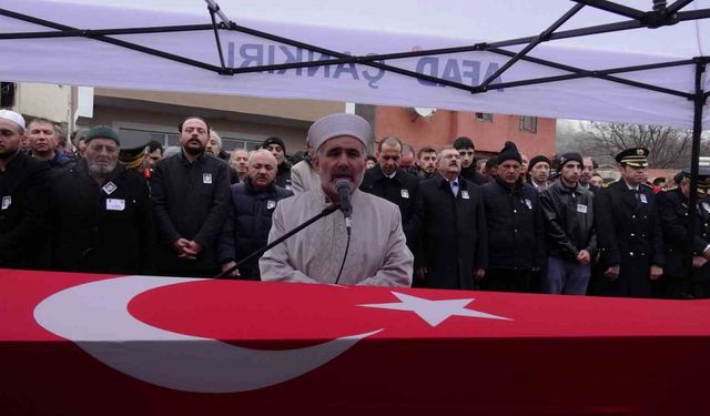 Trafik kazasında şehit düşen polis memuru toprağa verildi