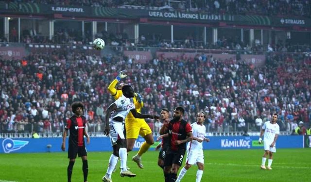 UEFA Konferans Ligi: Samsunspor: 0 - Hamrun: 0 (Maç devam ediyor)